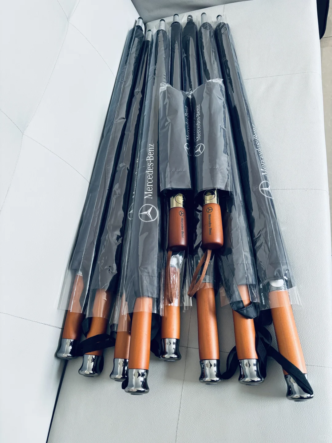 奔驰展销会剩下的原装遮阳伞晴雨伞便宜处理