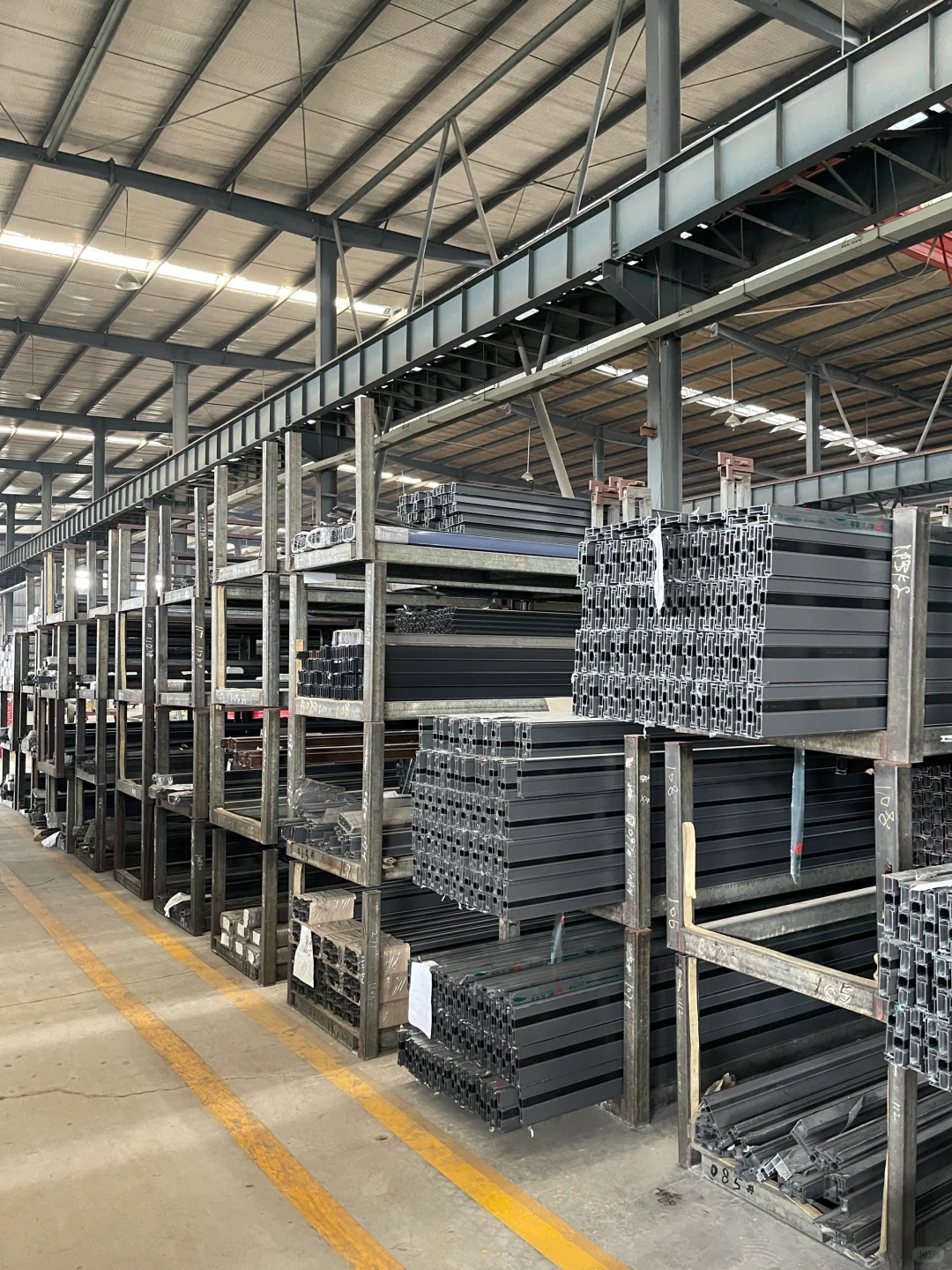 成都封窗，打卡真正的原生铝材门窗源头工厂！