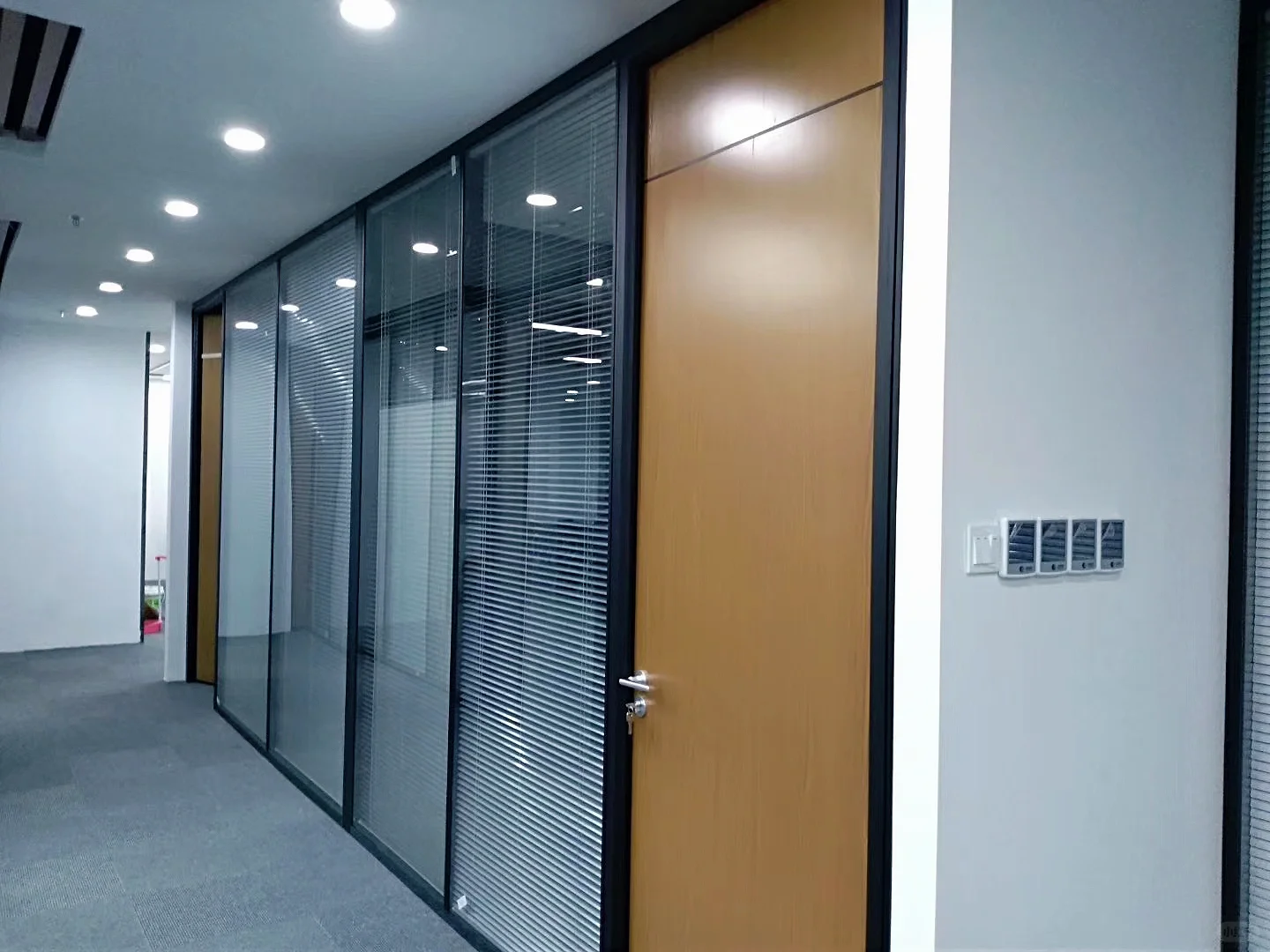 办公室秒变高级感，通透又私密❗️