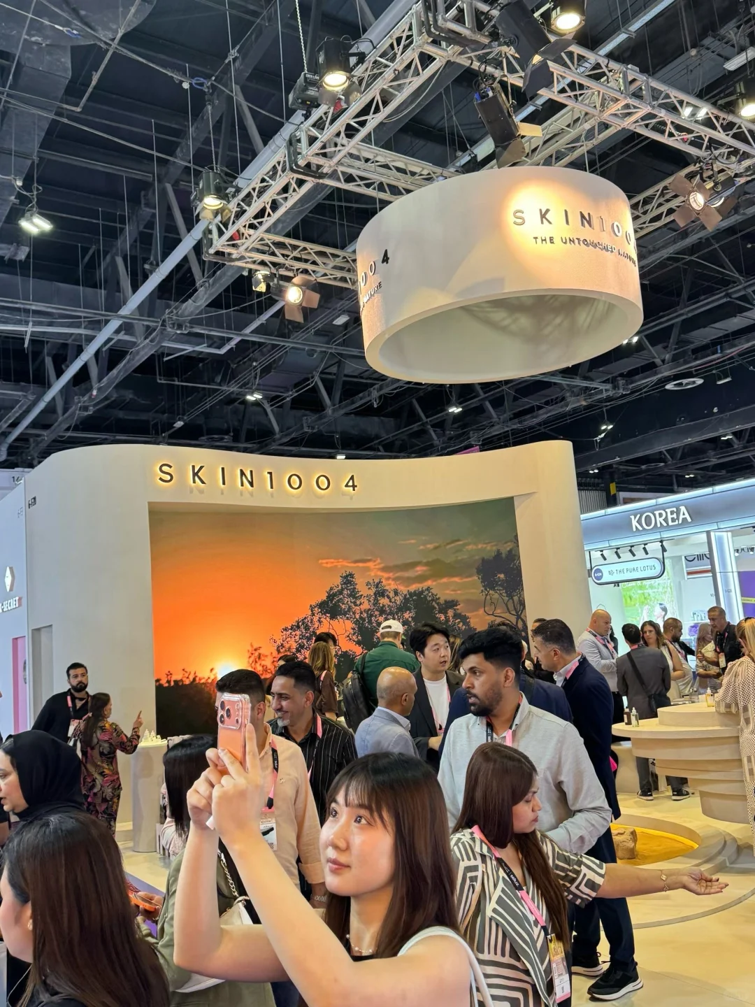 2025年阿联酋迪拜美容展览会，展会首日盛况
