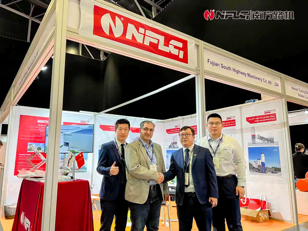 南方路机亮相迪拜工程机械展