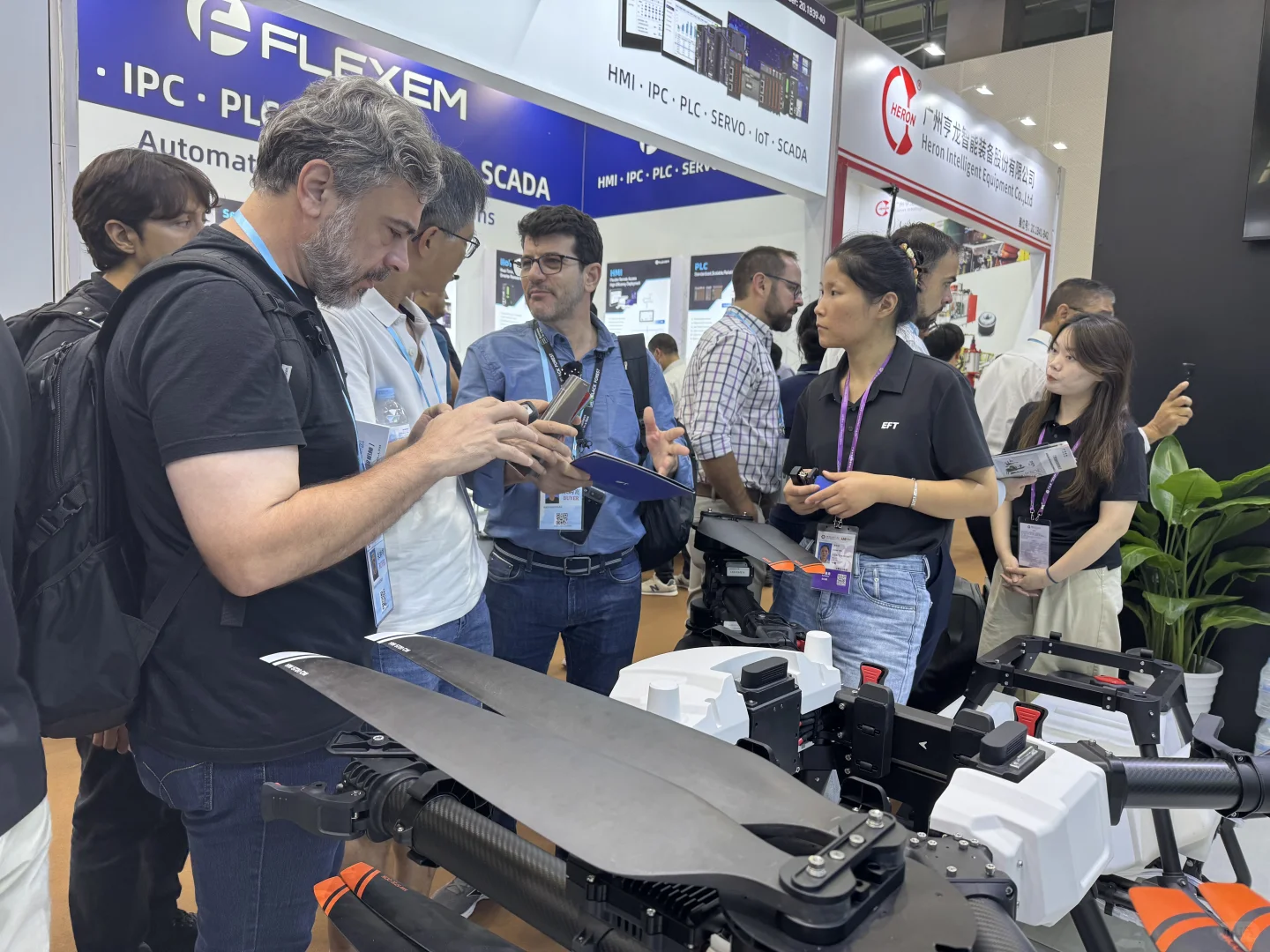 今年广交会好多人呀?