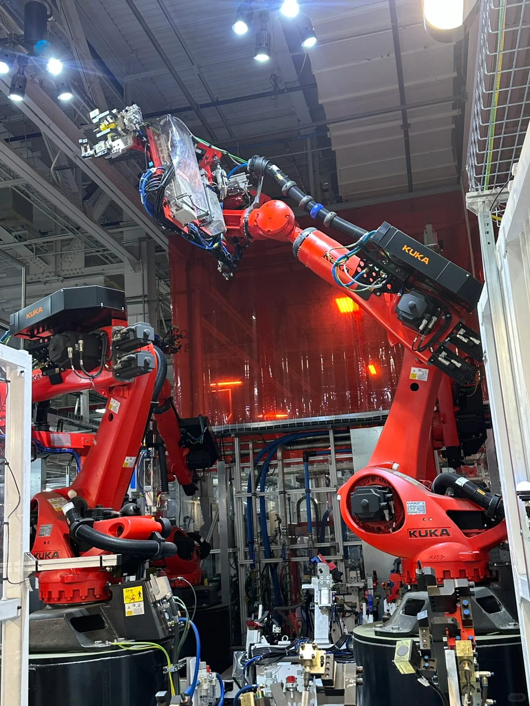 特斯拉超级工厂 五轴机械手安装调试?