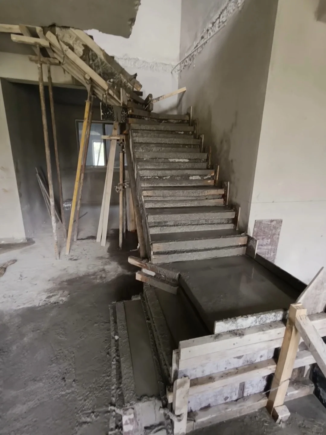 楼梯日记◽左滑➡️:一起给楼梯拆模