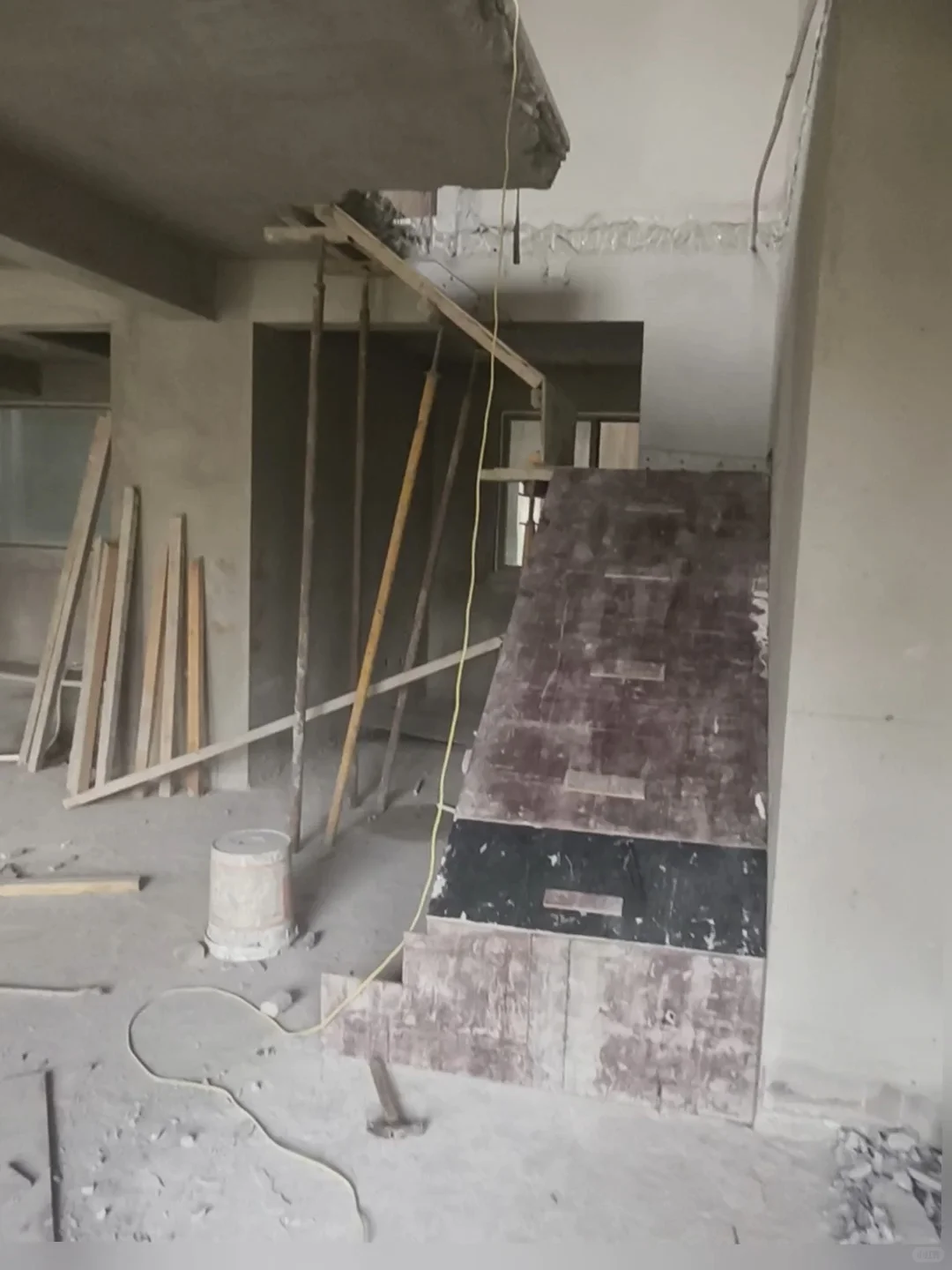 楼梯日记◽左滑➡️:一起给楼梯拆模