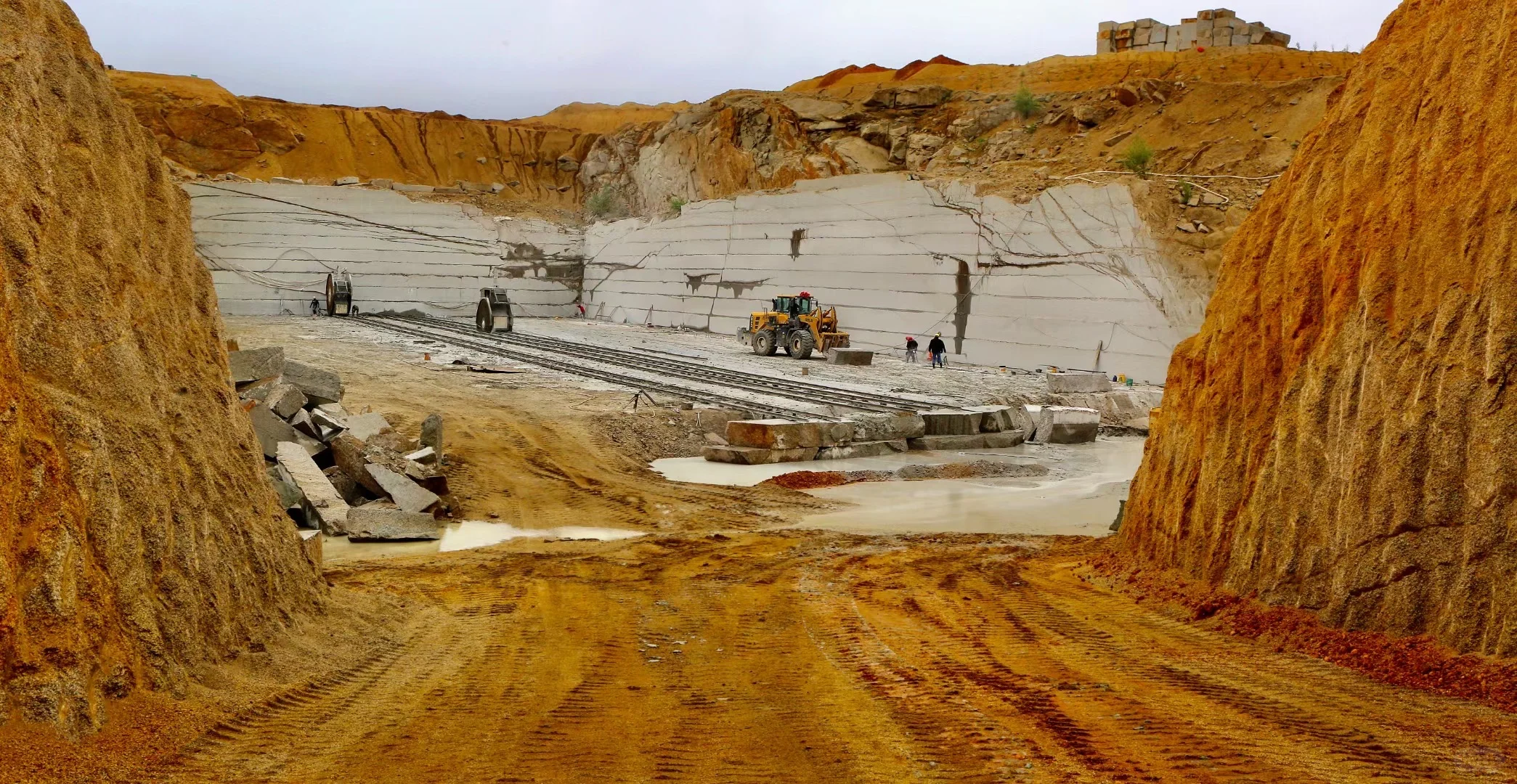 石材矿山现代化开采工作流程