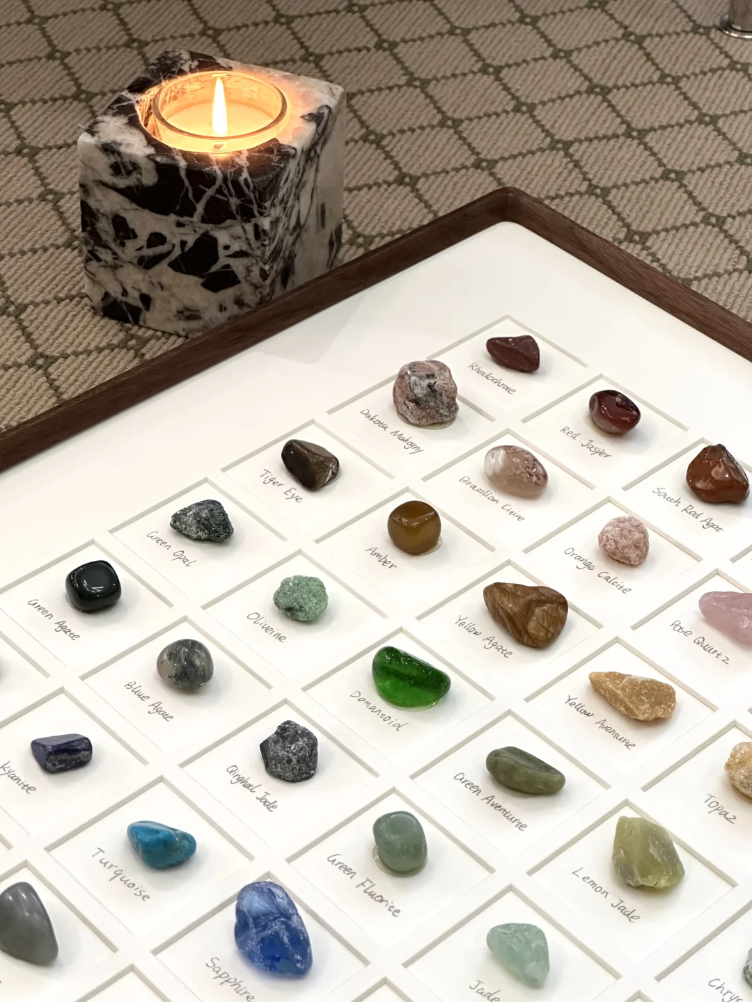 把挖出来的石头 做成一幅画