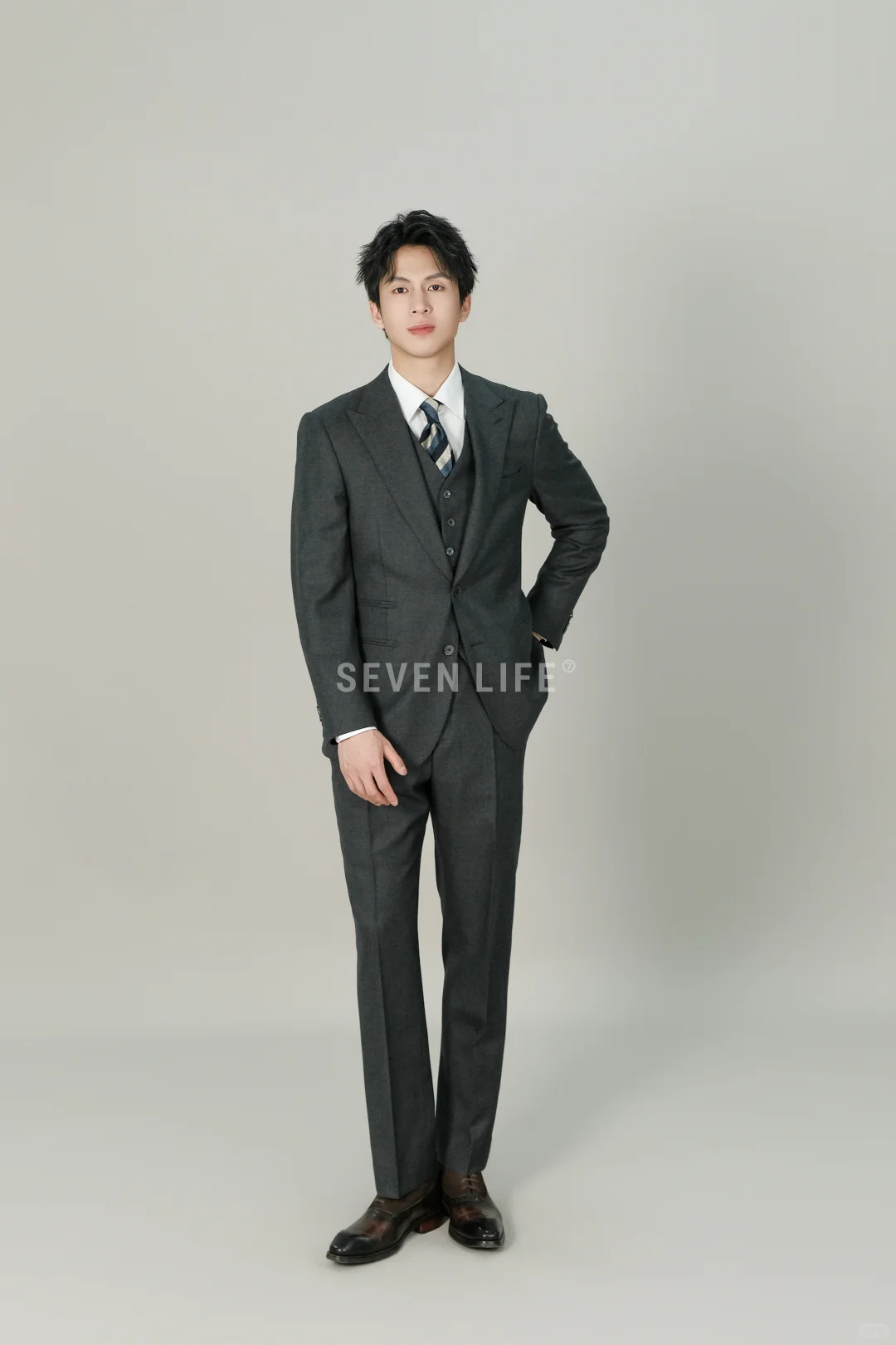 西装定制|70°灰诠释高级的精准刻度