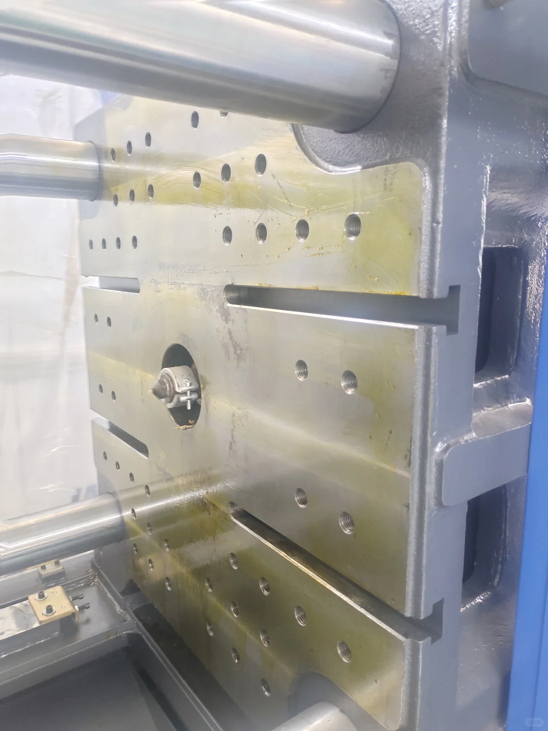 海达三代260吨两台