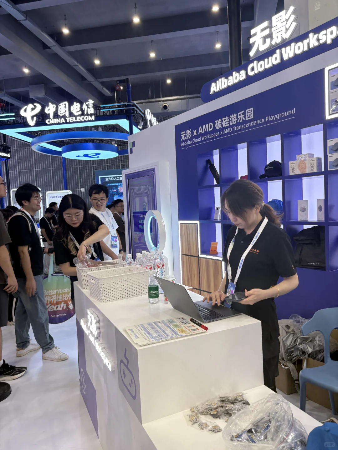 这个大会挺有意思的，现场互动也很多