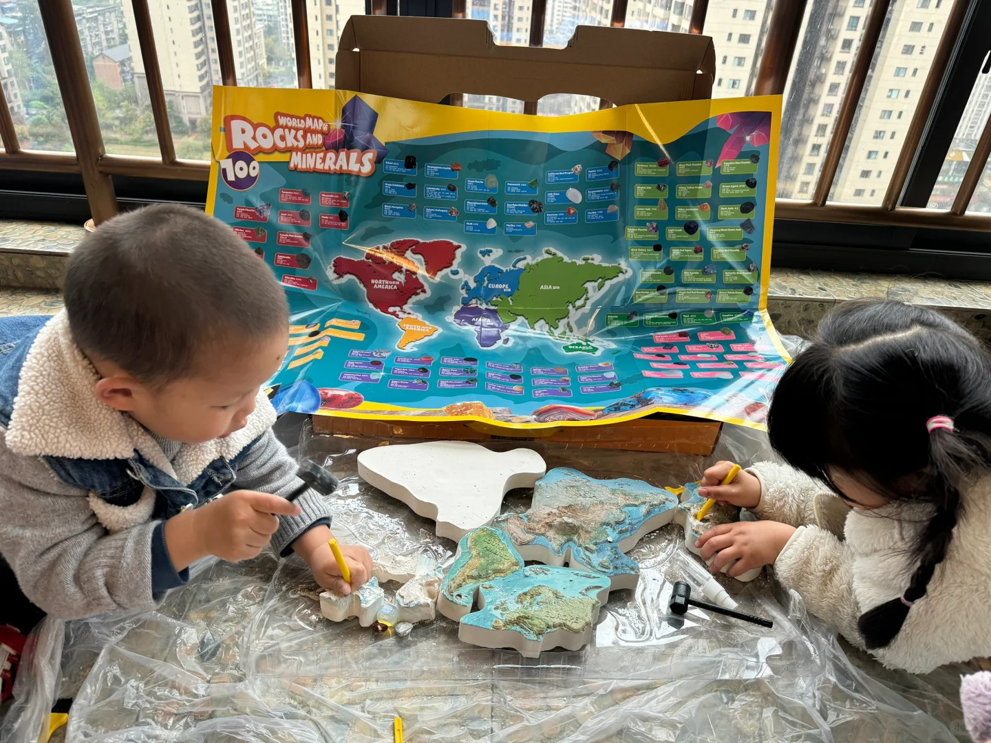 一儿一女，周末下雨天☔️大家怎么陪娃？