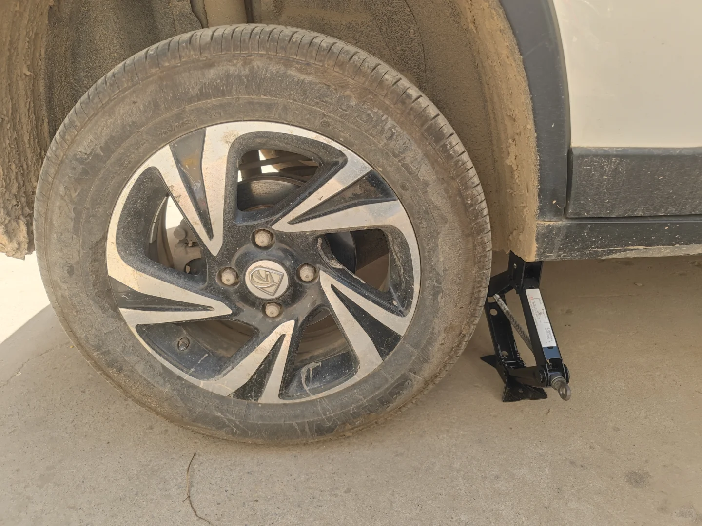 自己动手更换宝骏510后减震（减震更换）