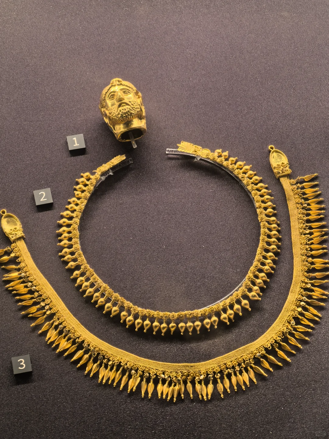 夜游博物馆小记?聊聊两场不同的希腊展