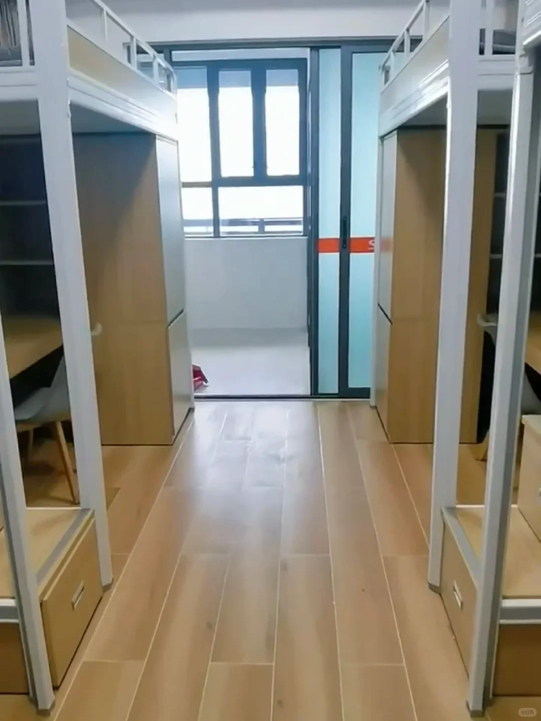 东莞临时工月薪6000➕?18周岁