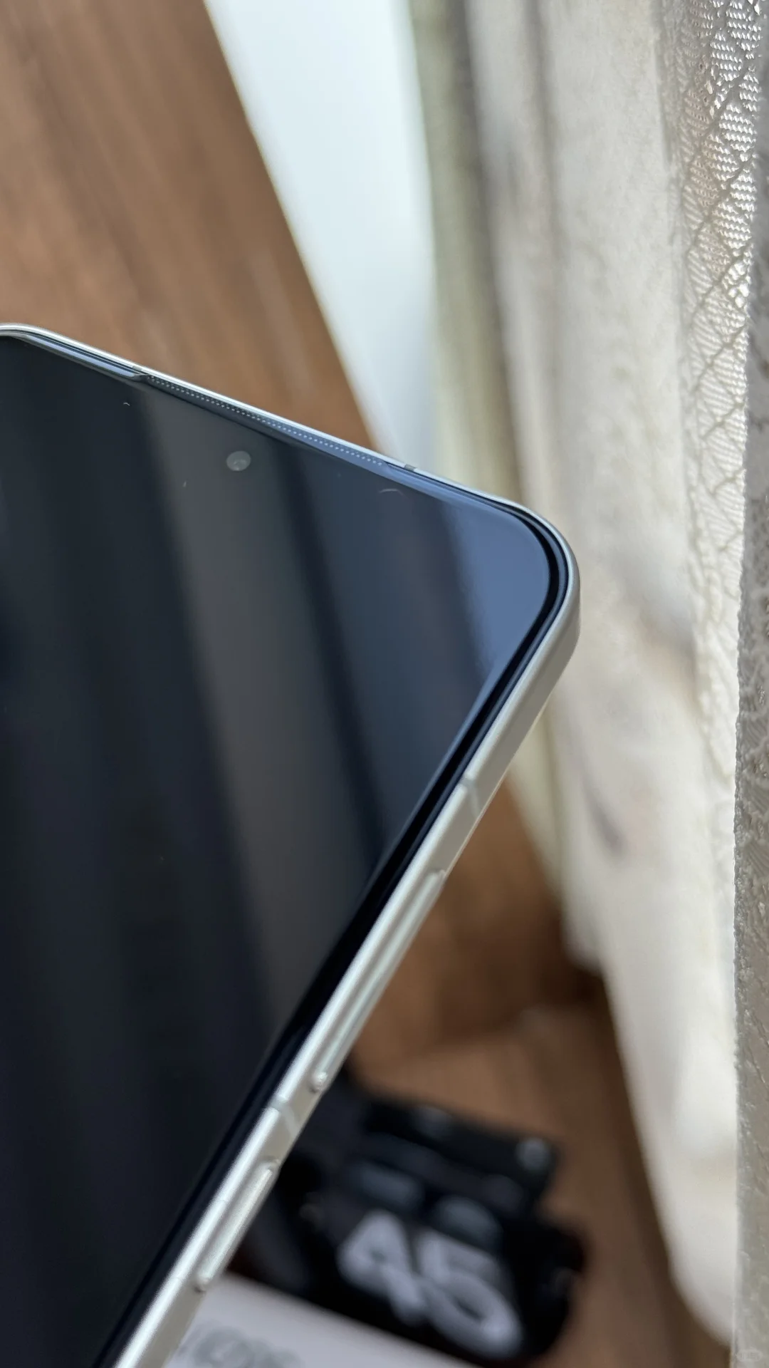 小米15的龙晶玻璃根本不防刮，到最后还是得