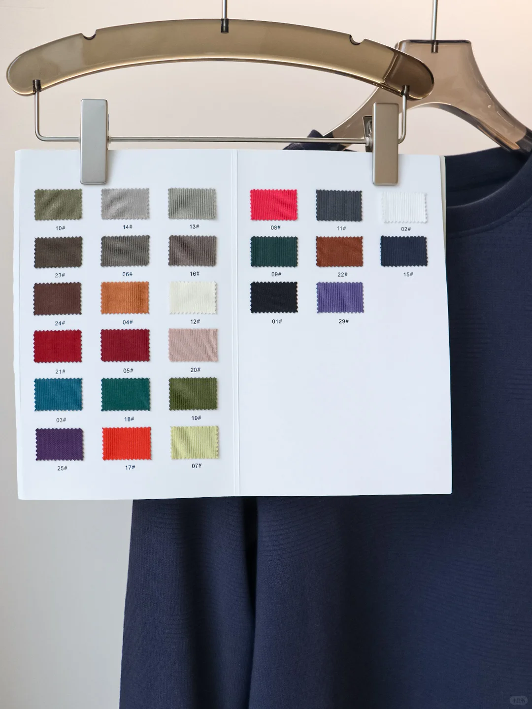 提花面料的织造即“用纱线在织机上”画画”