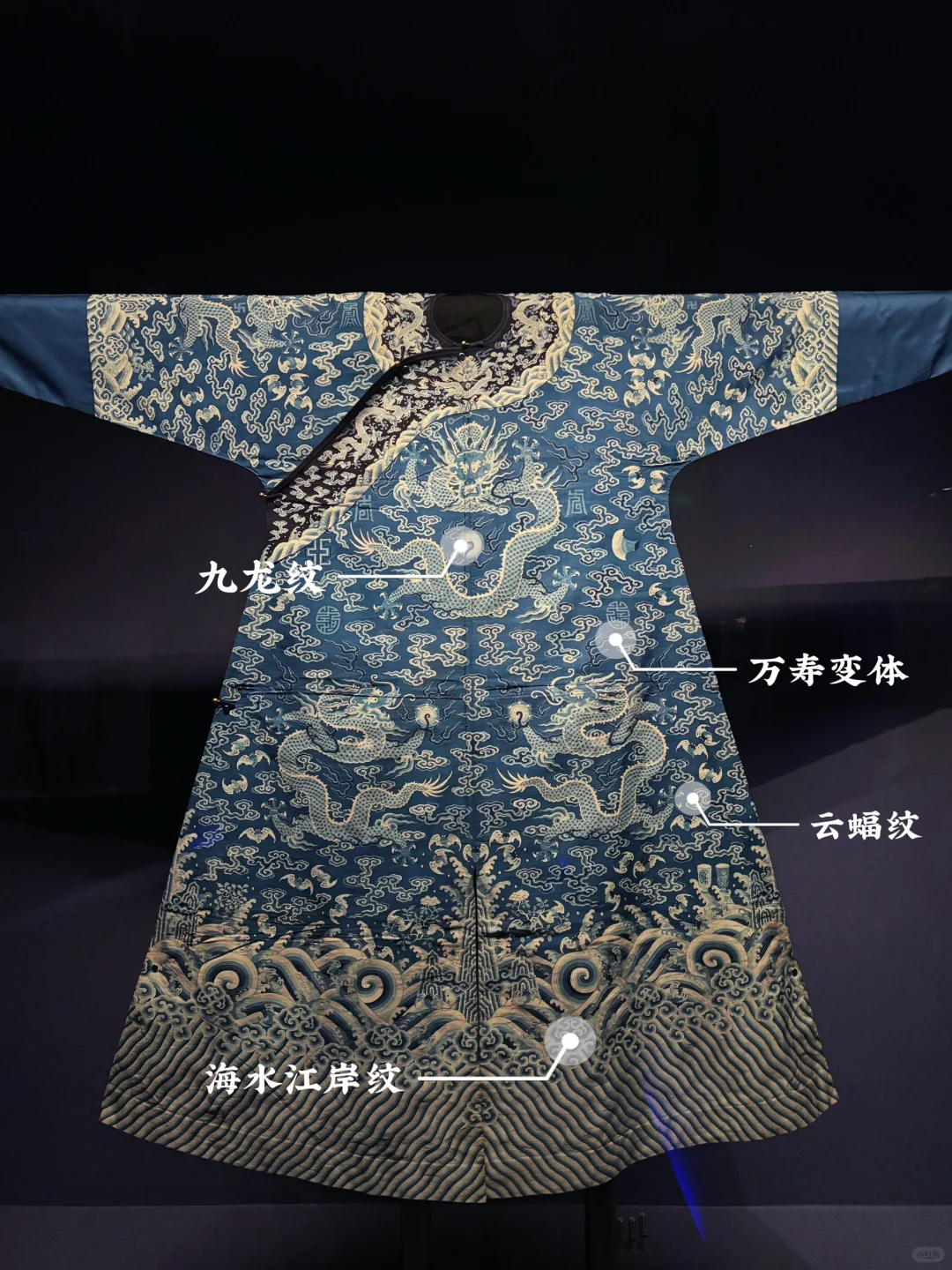 乾隆靛染工艺巅峰：只用三种蓝色的龙袍