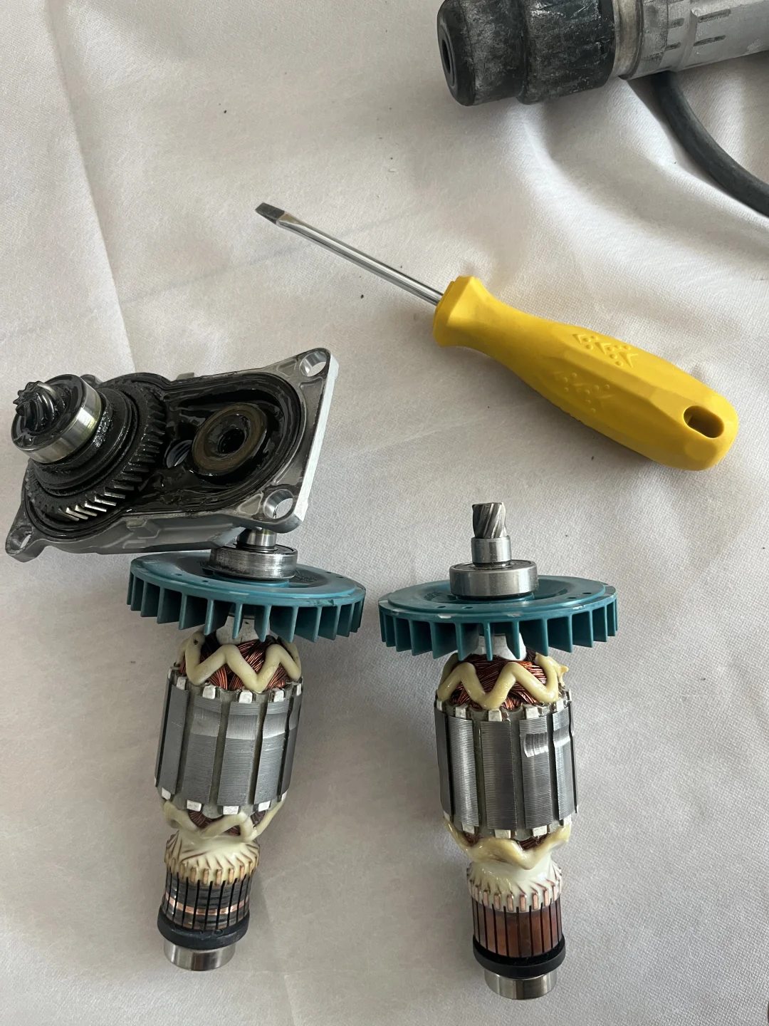 牧田电锤转子更换