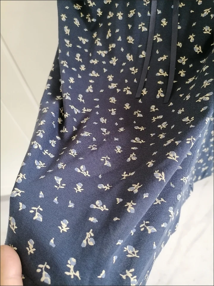 有胸垫的连衣裙！立体剪裁显瘦10斤?