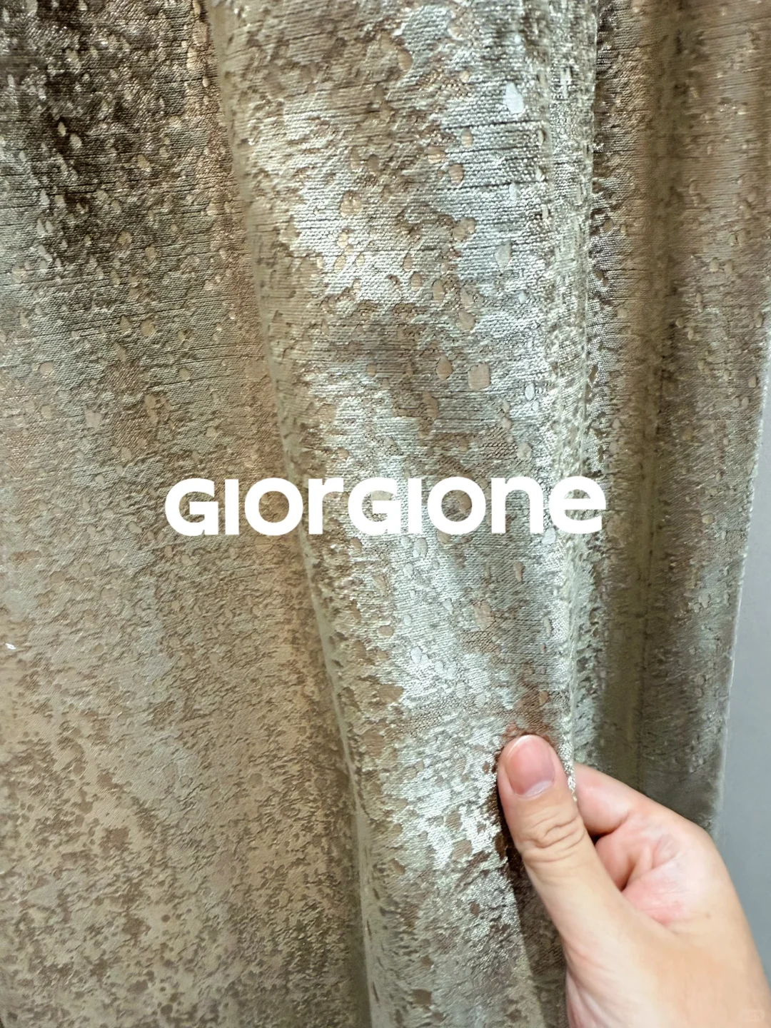 当指尖唤醒一帘星光| 来自烫金面料的魅力