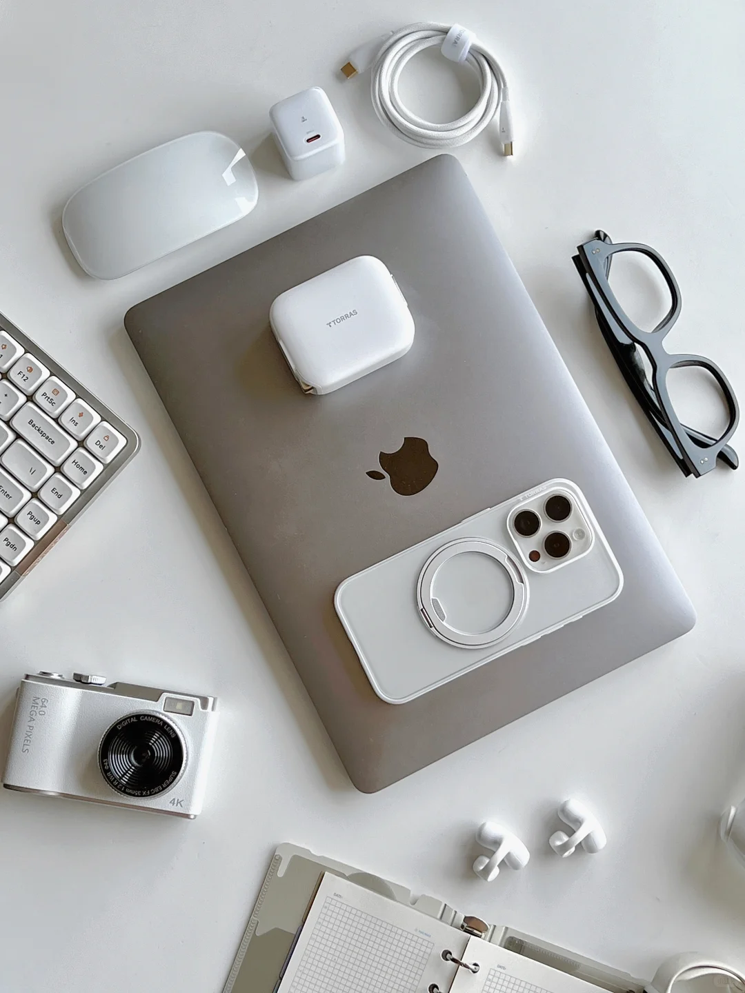 极简主义｜数码男生日常桌搭EDC