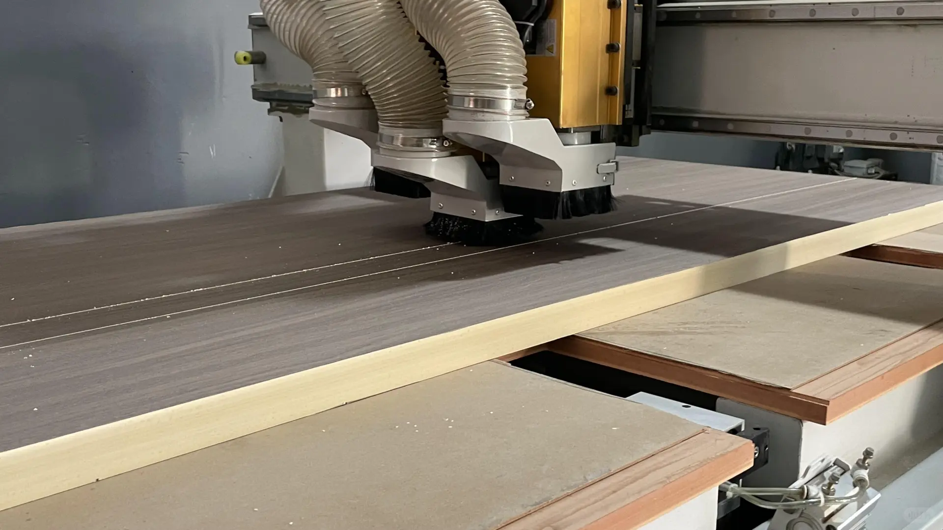 WPC木塑门门面雕刻工艺