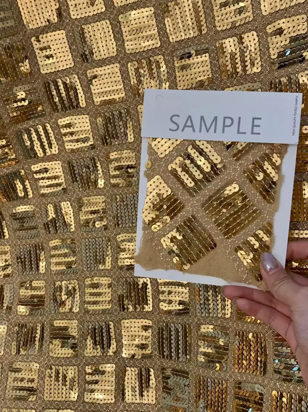 25春夏！优雅贵气金色薄纱后工艺面料