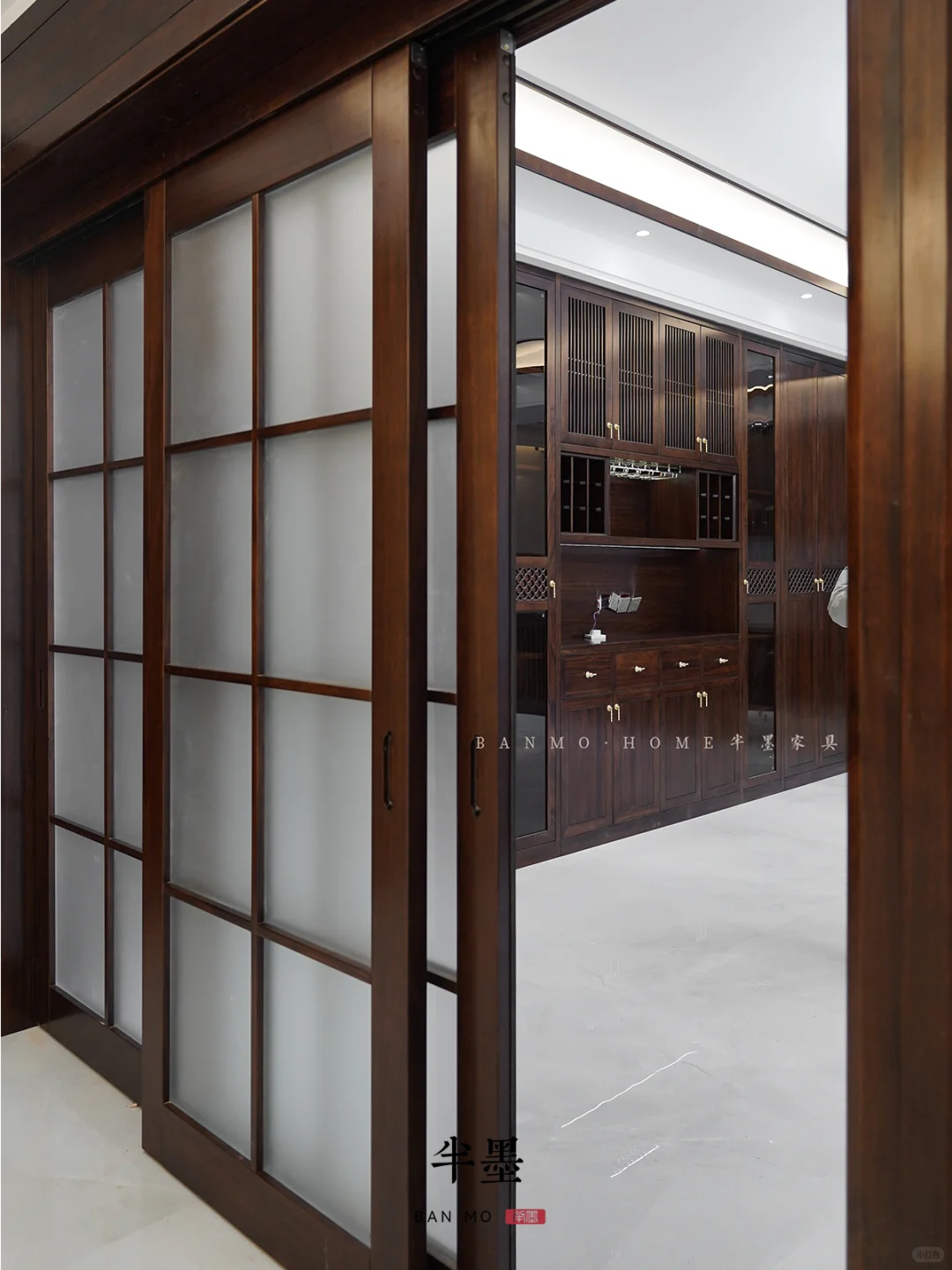 贵阳别墅全屋定制落地,新中式原木柜验收中