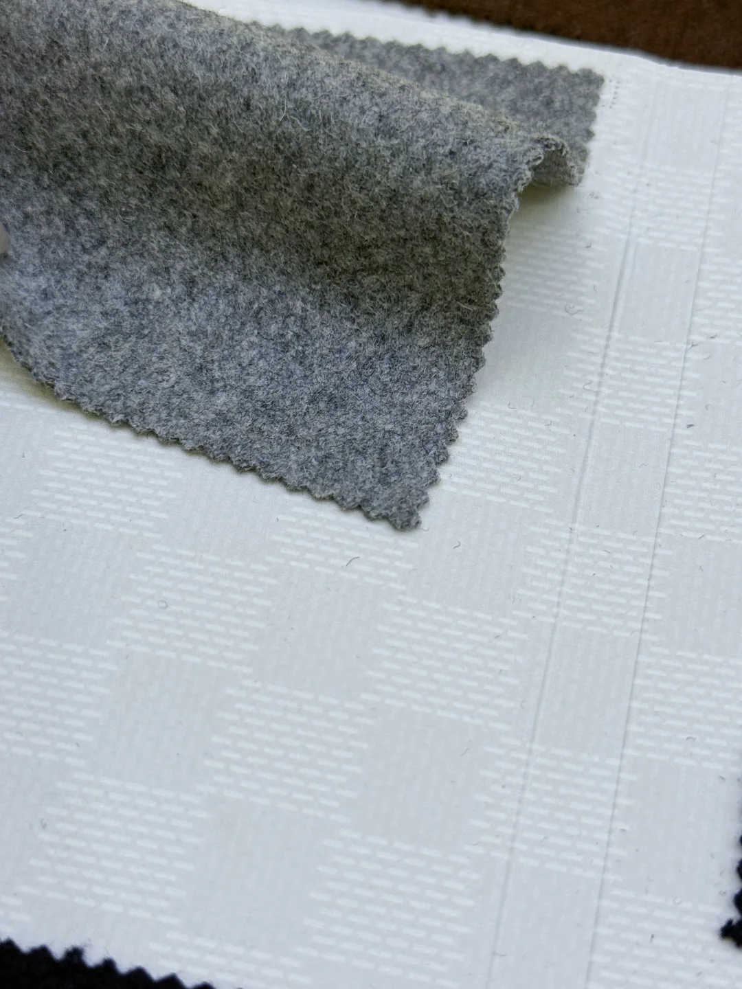 羊毛双面绒面料，细腻温暖的质感