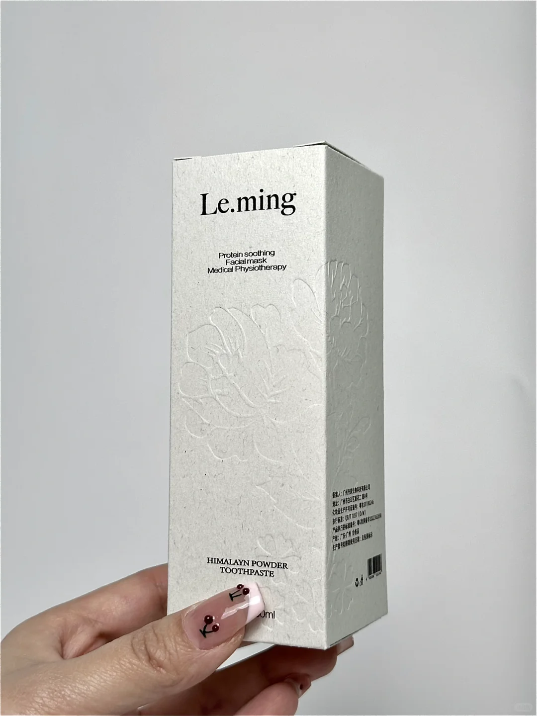 极简护肤精油设计，高级感满满！