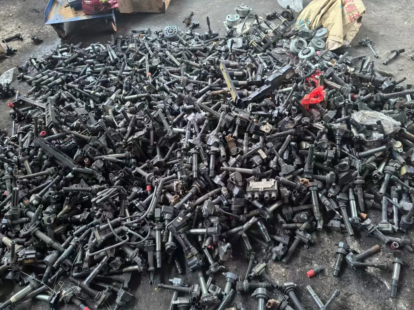 高价回收汽车旧件