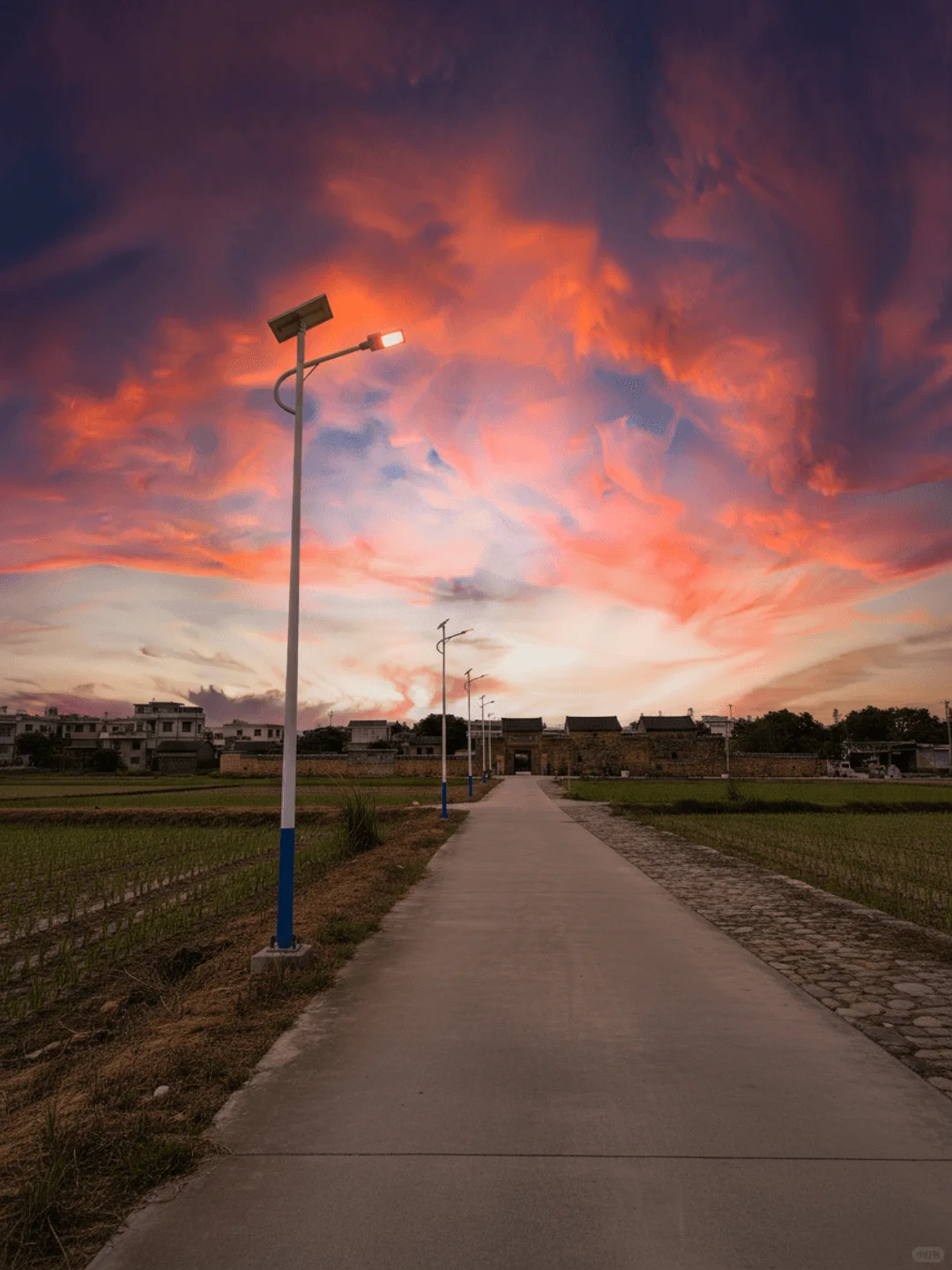 太阳能路灯在沿海村落零布线快速安装方案