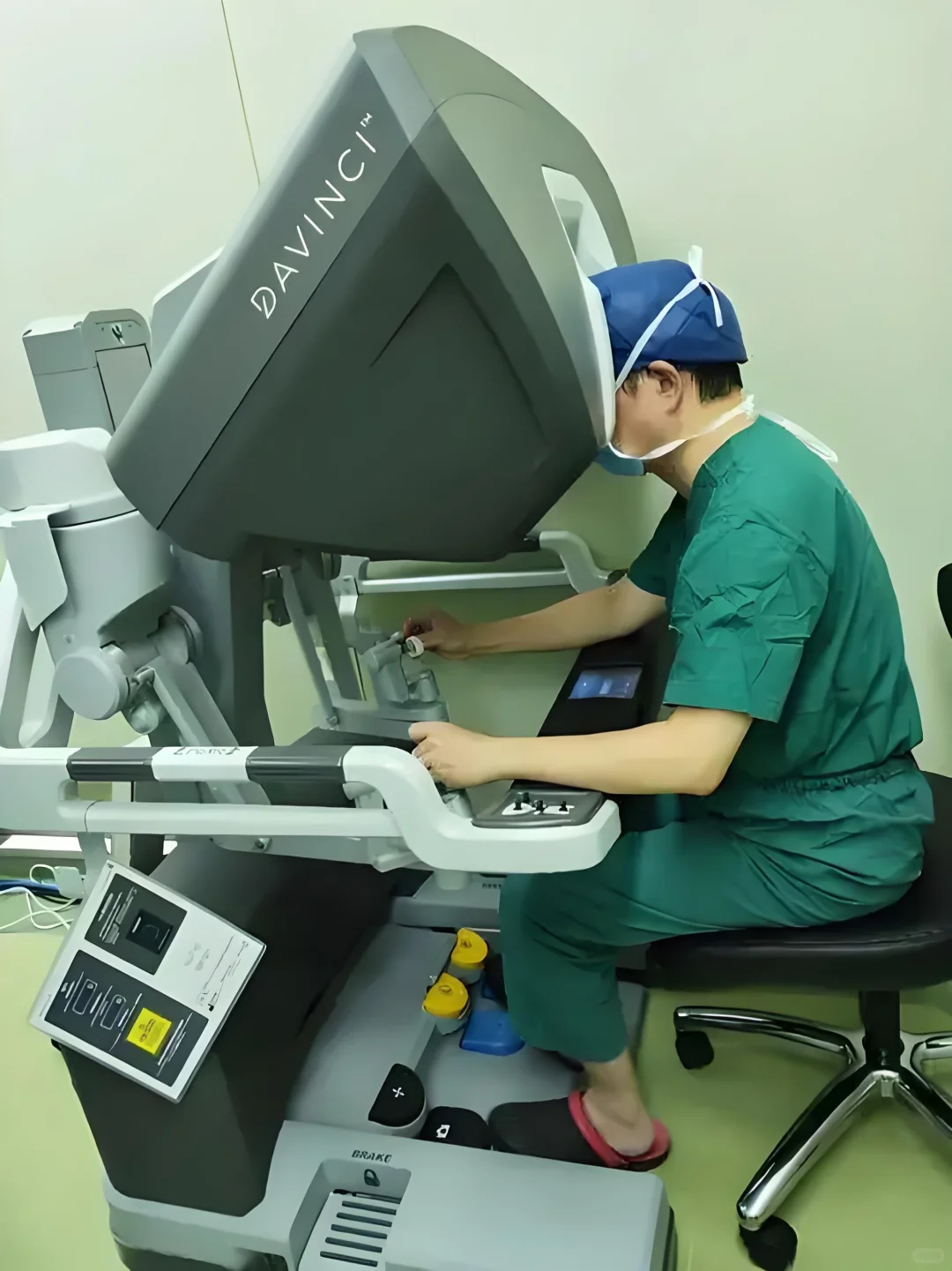 科普下手术机器人