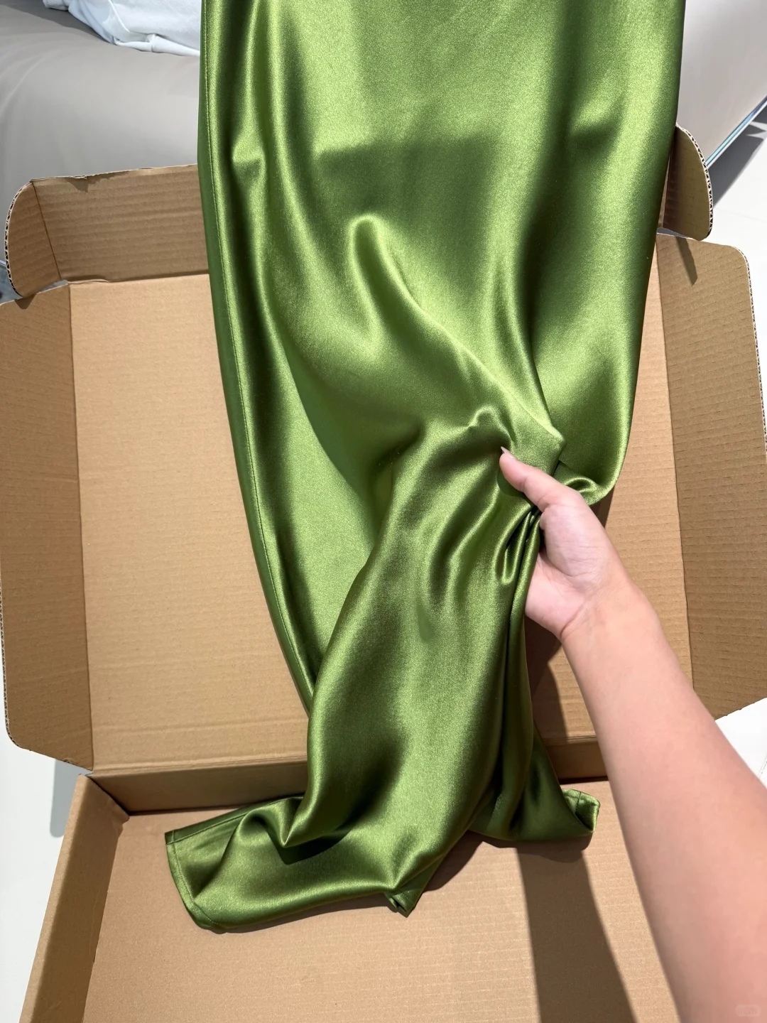 盯了3个月的醋酸裙｜工厂人把细节卷到极致