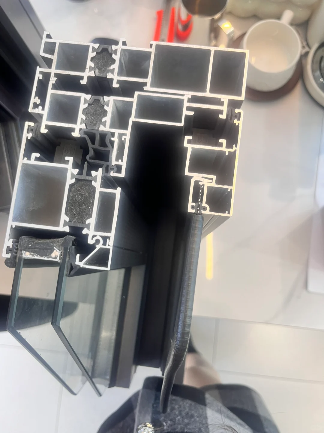 封窗怎么选断桥铝截面六选一急急急