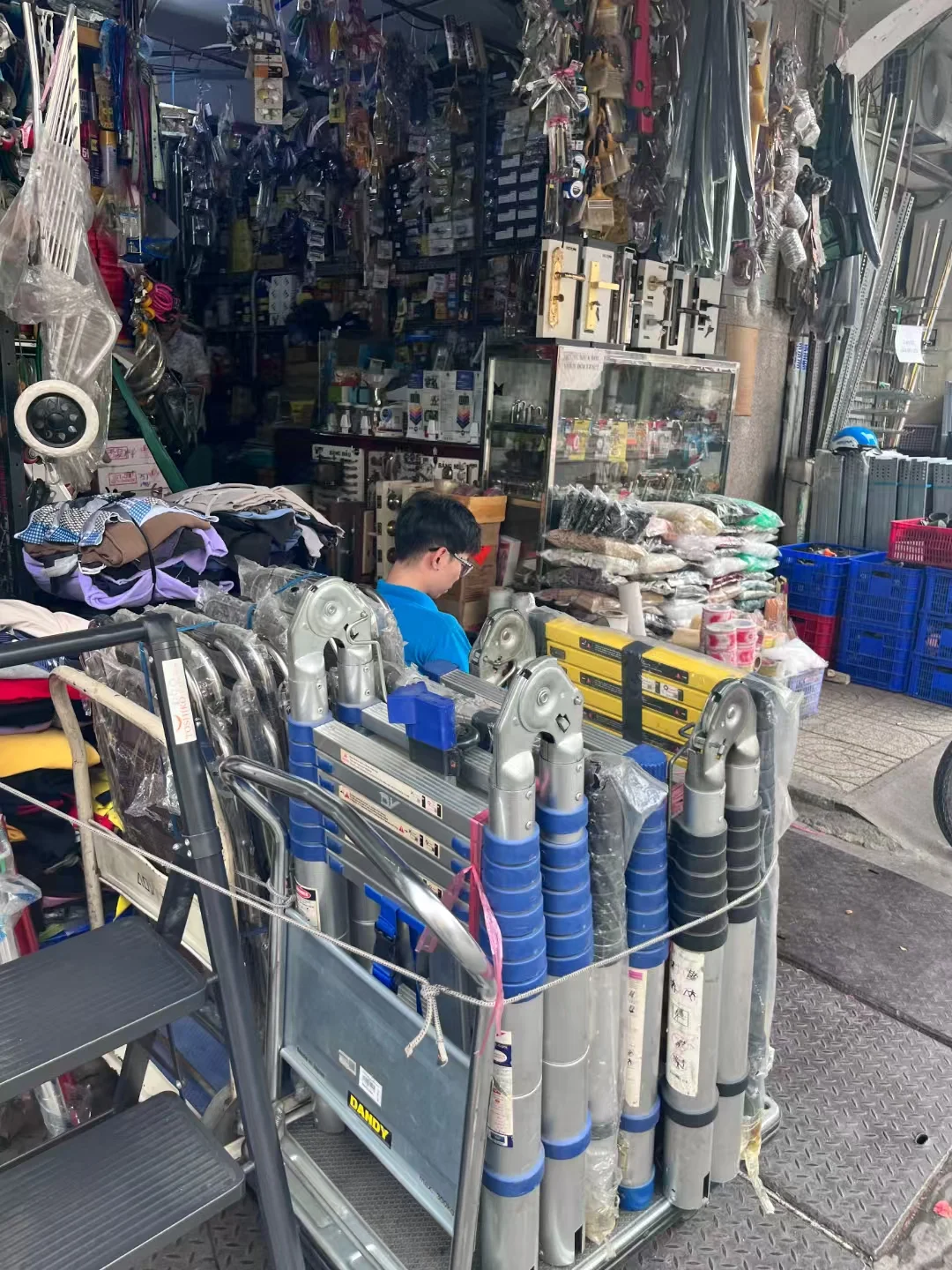 胡志明最大的五金市场