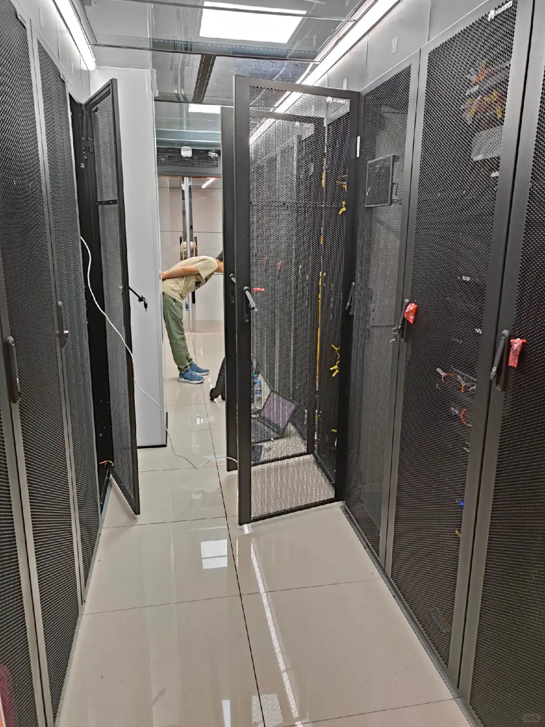 监控摄像头上门安装服务，弱电综合布线，门禁