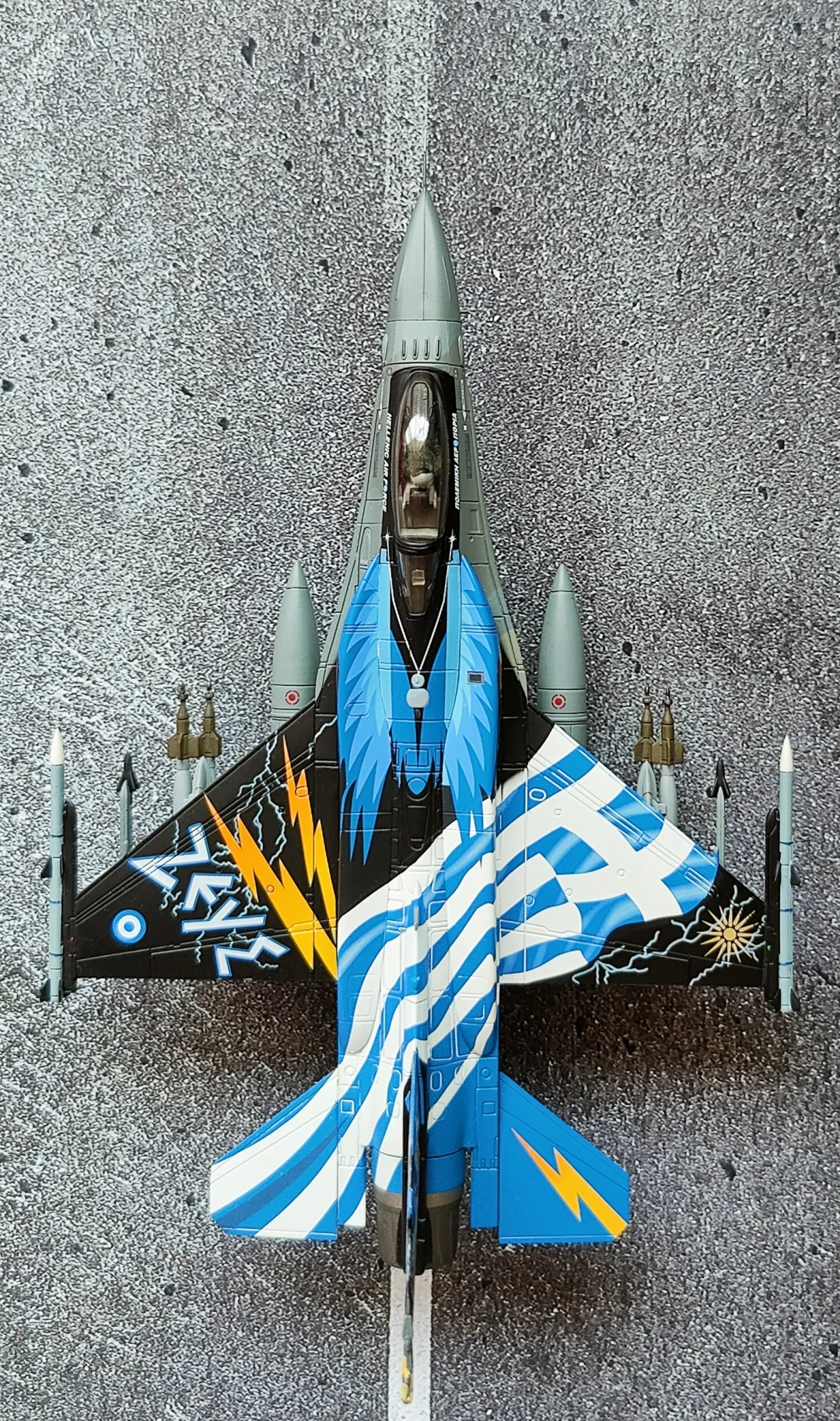 绚丽彩绘F16之宙斯涂装