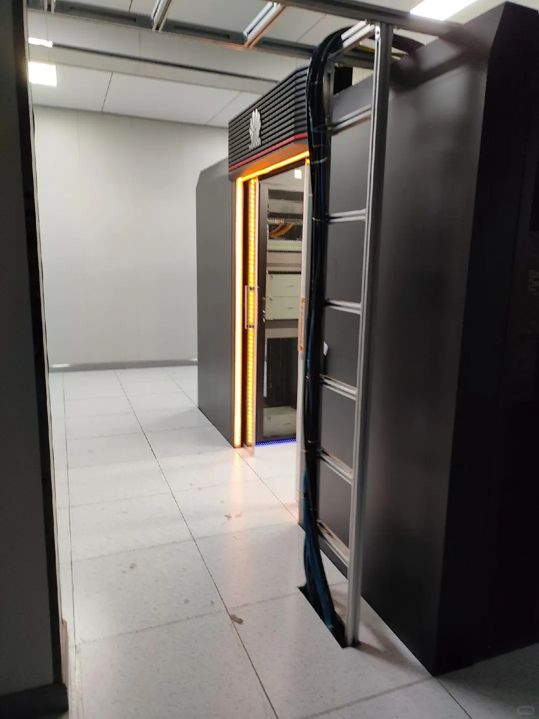 监控摄像头上门安装服务，弱电综合布线，门禁