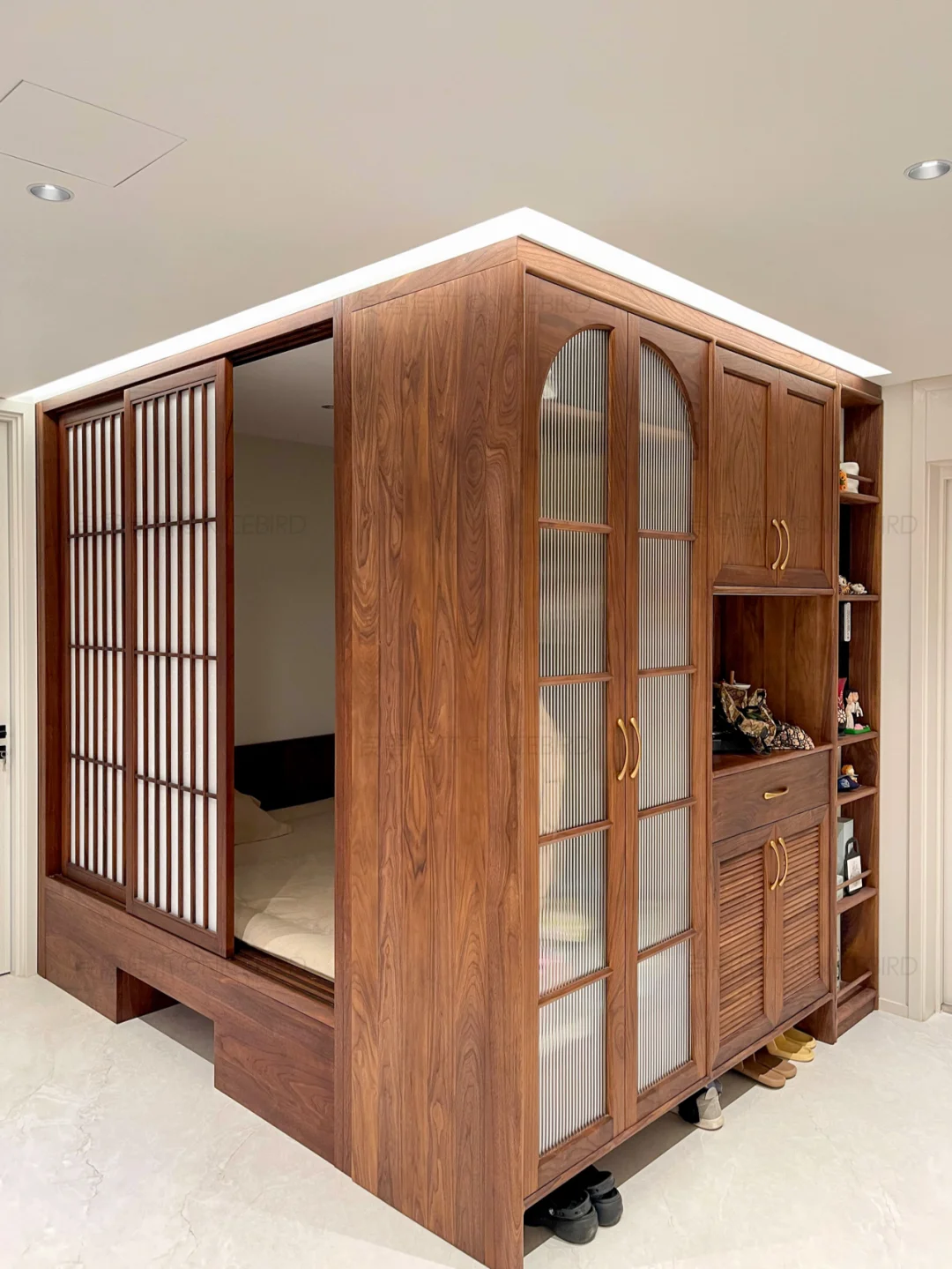 如何在客厅「偷」出一间房?