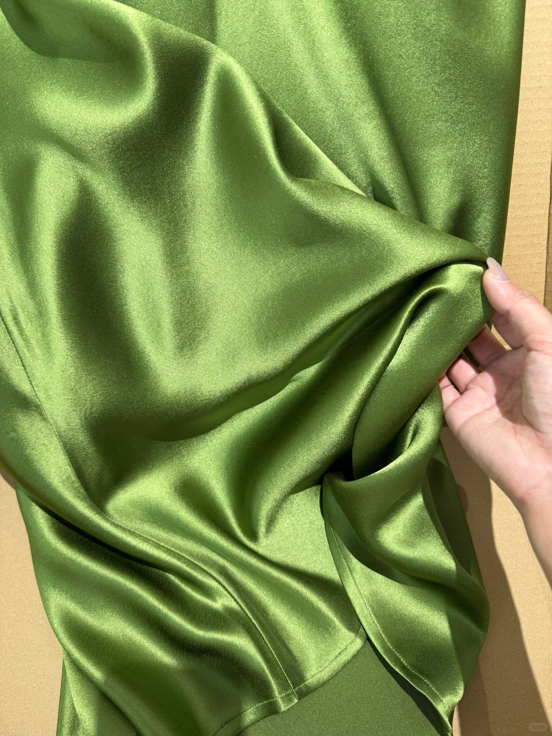 盯了3个月的醋酸裙｜工厂人把细节卷到极致