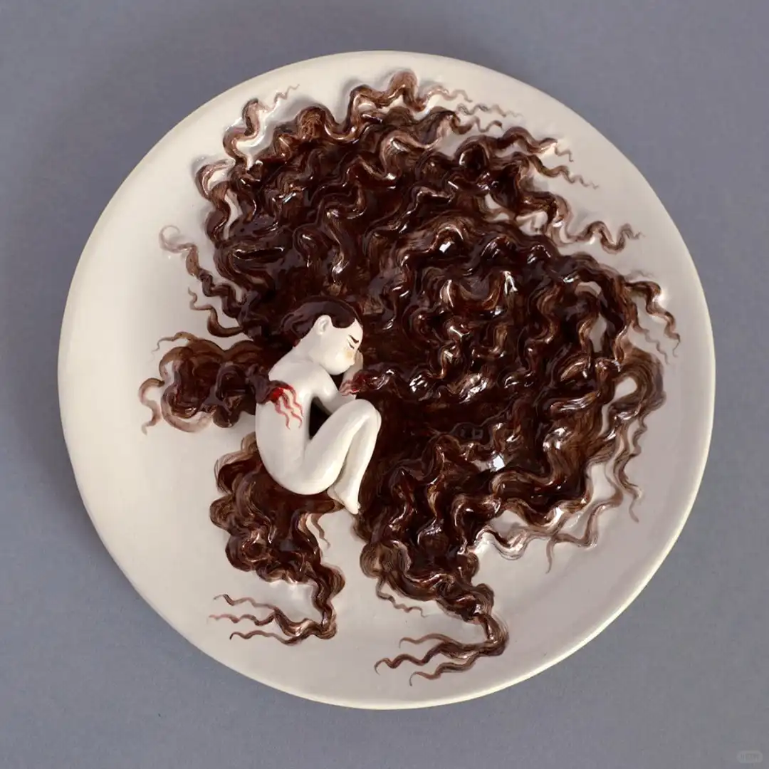 莉娜·古伯曼 陶瓷雕塑中沉睡的孩子