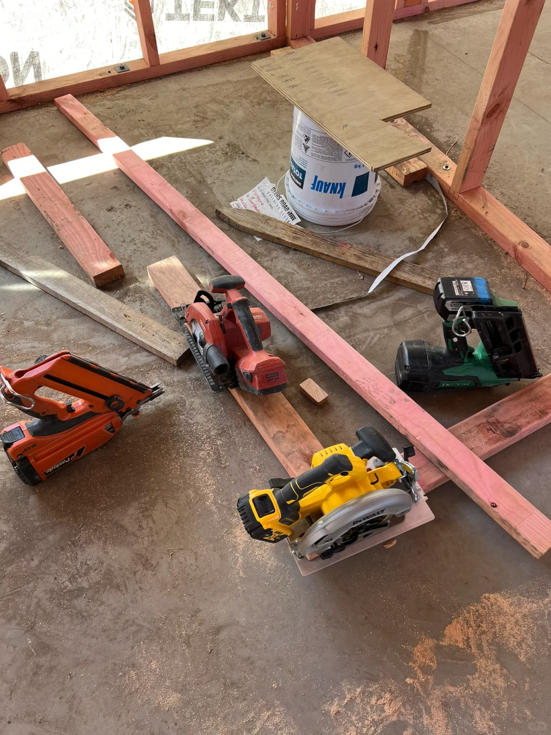 就Circular Saw来说，我更喜欢用DeWALT