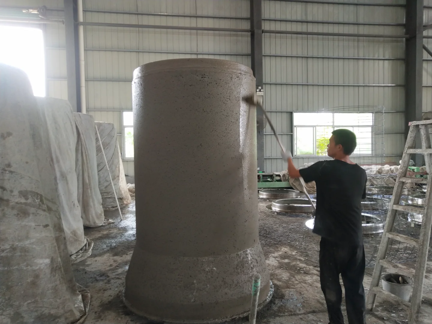 00后女大学生勇闯水泥制品厂！！