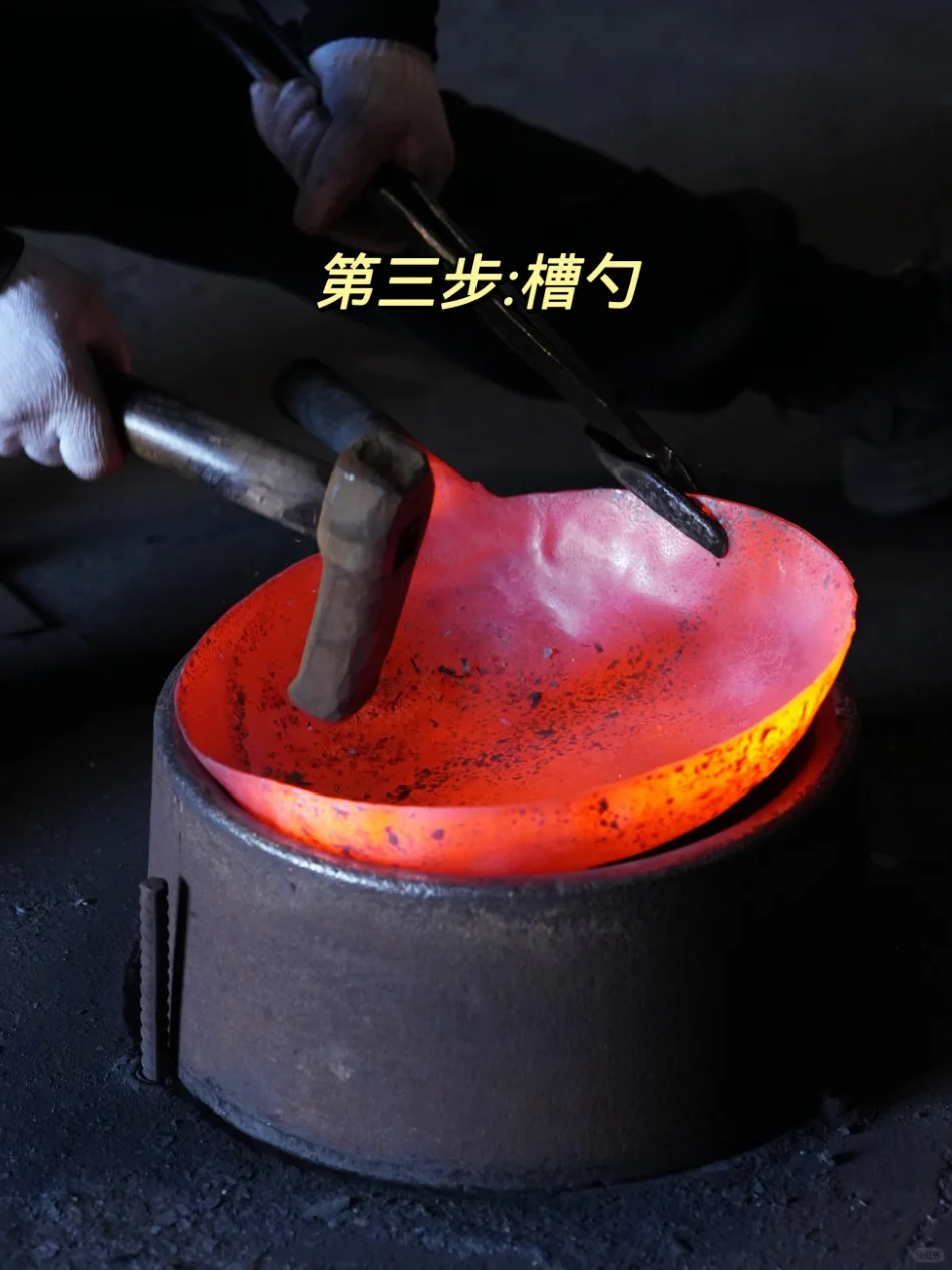 给南方朋友看一下正宗章丘铁锅的制作过程