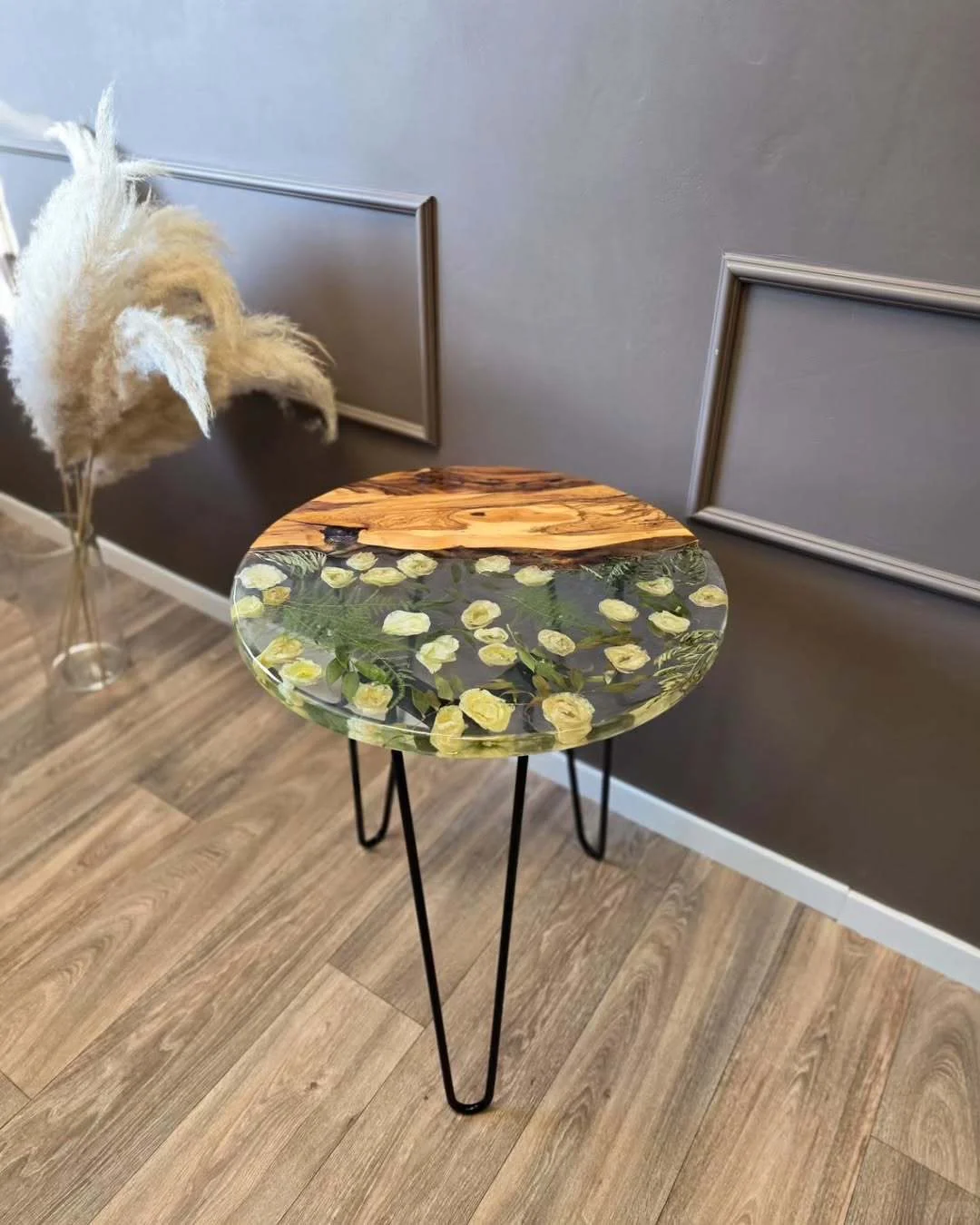 一眼就被这款树脂鲜花茶几惊艳到了！