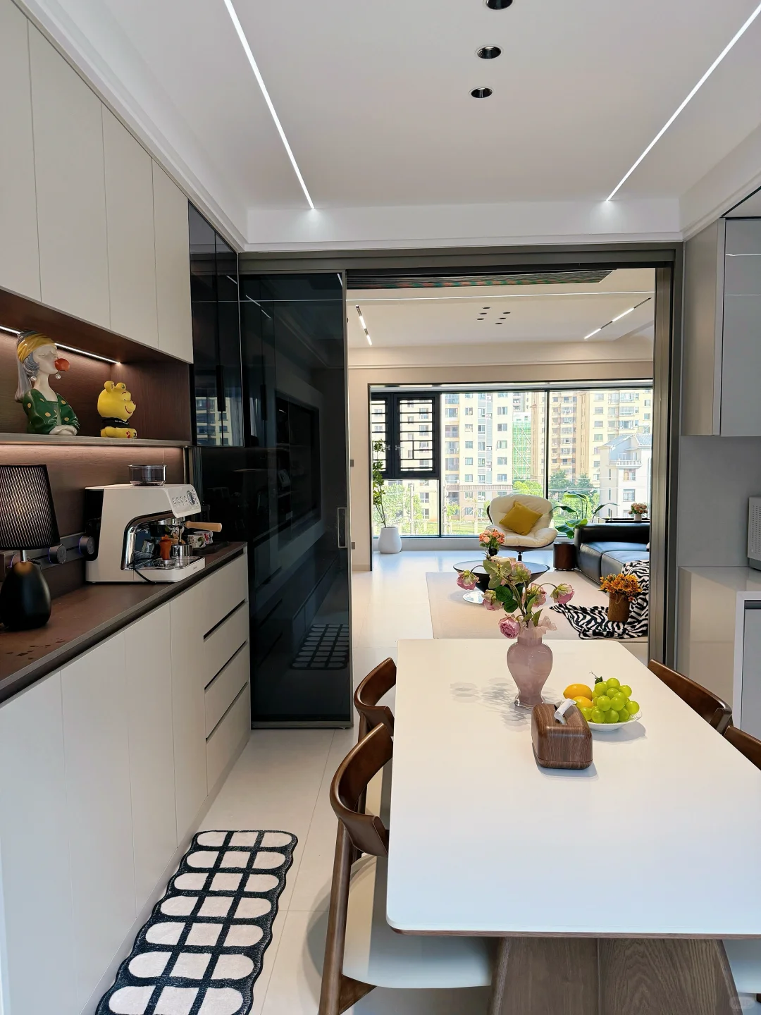 谁懂啊?我家餐边柜配色也太好看了吧！