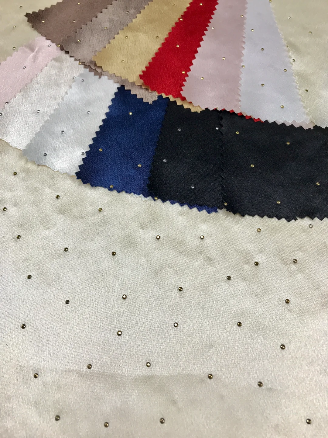 缎面烫钻面料｜雅奢主张