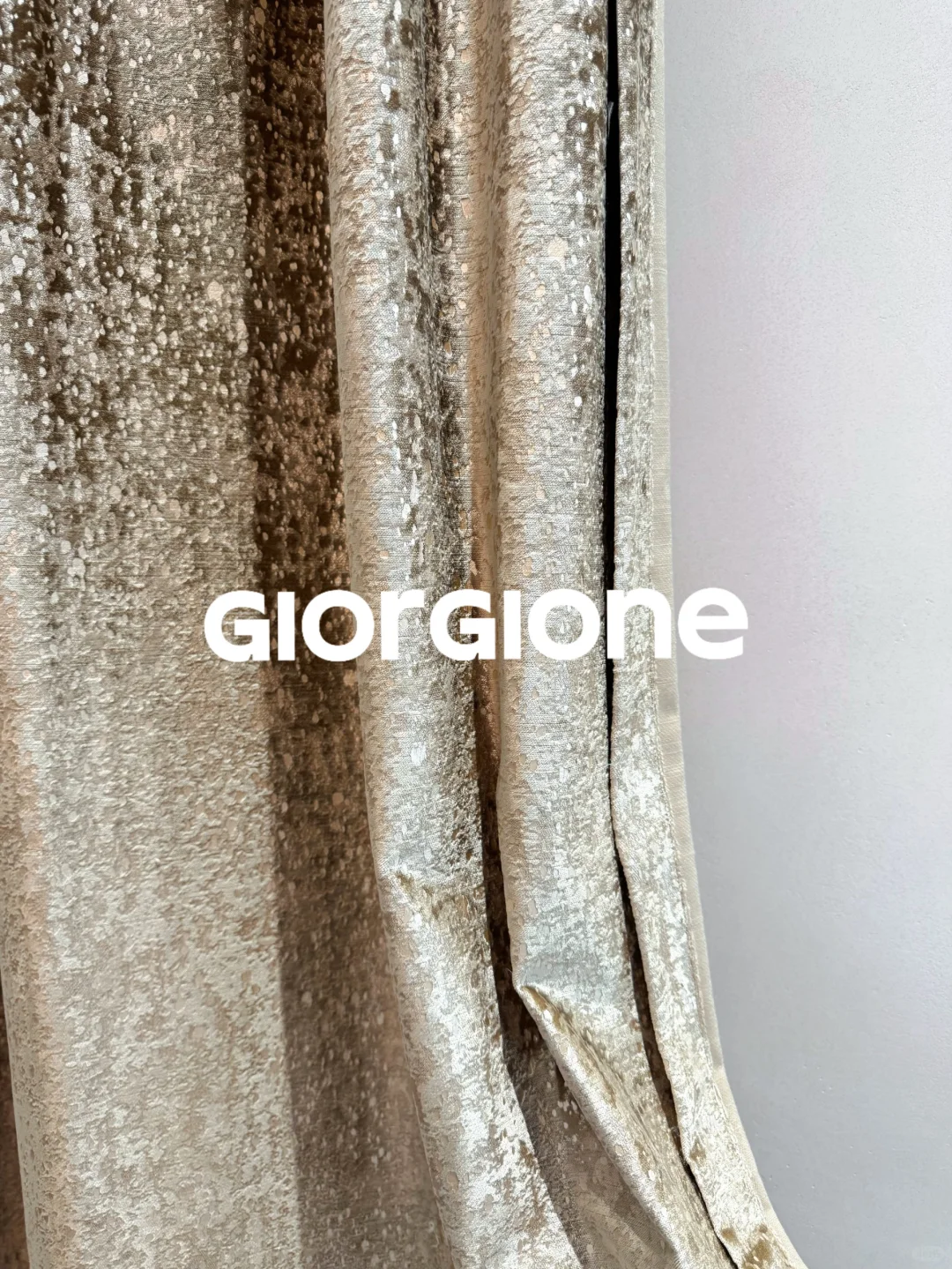 当指尖唤醒一帘星光| 来自烫金面料的魅力