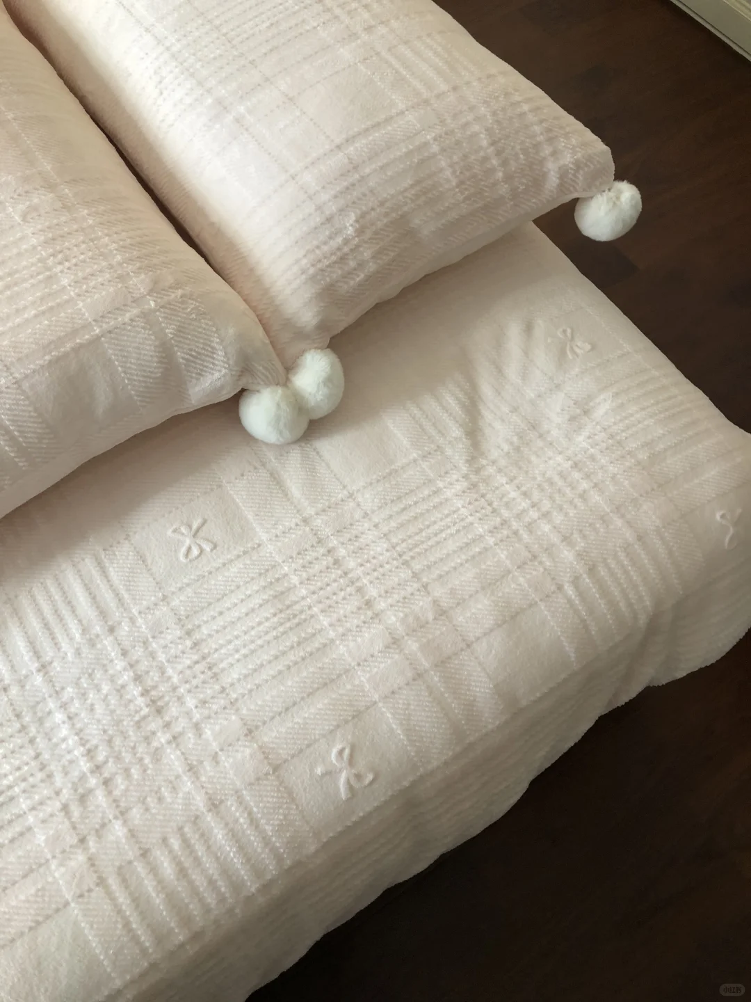 天气突然就冷了❄️！牛奶绒雕花蝴蝶结?超美～